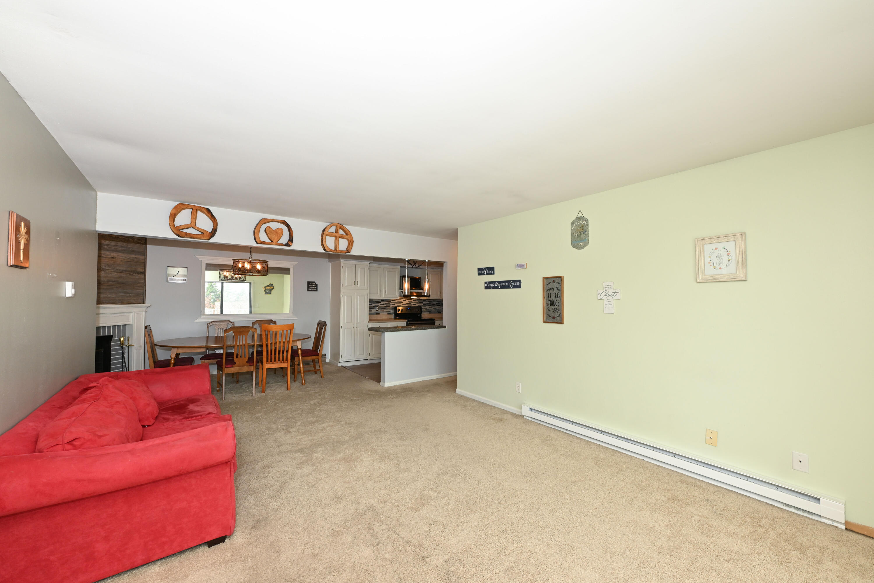 786 South River Road, Unit 4 West Bend, WI 53095 - Photo 7 of 19 Living Room