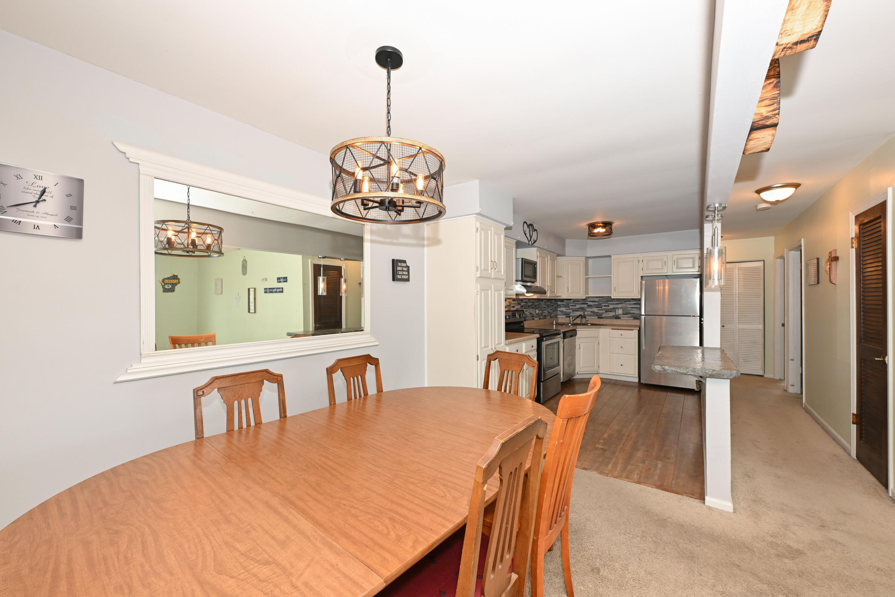 786 South River Road, Unit 4 West Bend, WI 53095 - Photo 9 of 19 Dinette