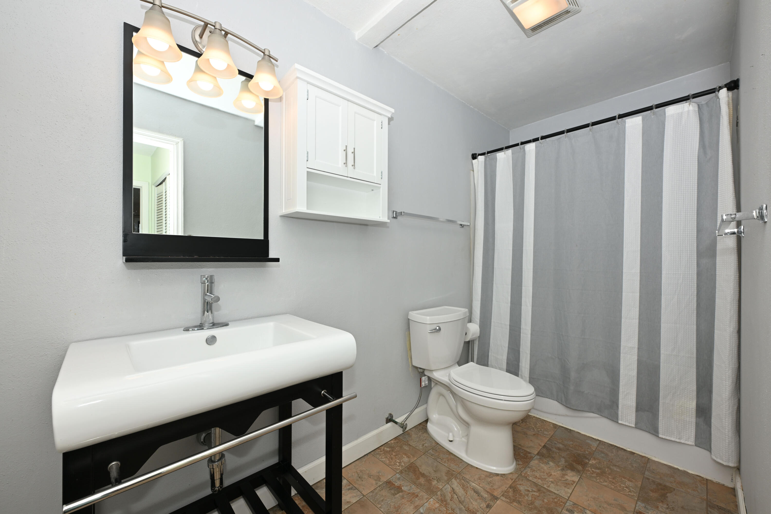 786 South River Road, Unit 4 West Bend, WI 53095 - Photo 10 of 19 Full Bath