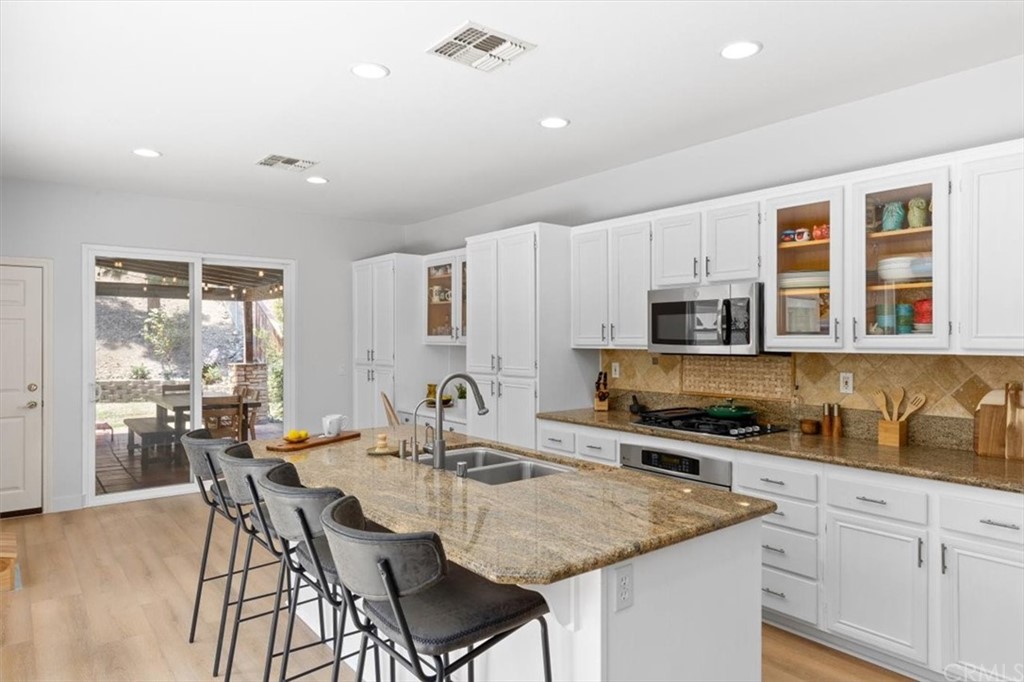 1463 Beechtree Road San Marcos, CA 92078 - Photo 8 of 46