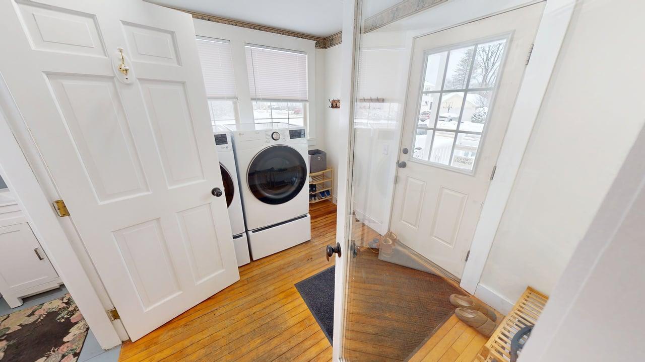 161 Webster Avenue Bangor, ME 04401 - Photo 4 of 49 Mud/Laundry Room