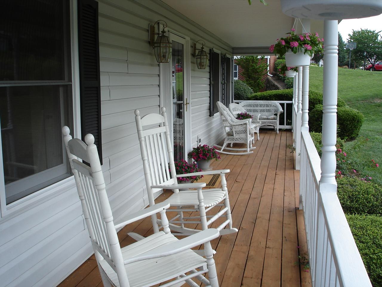 249 McIntosh Road Roanoke, VA 24019 - Photo 2 of 10 SITTING FRONT PORCH