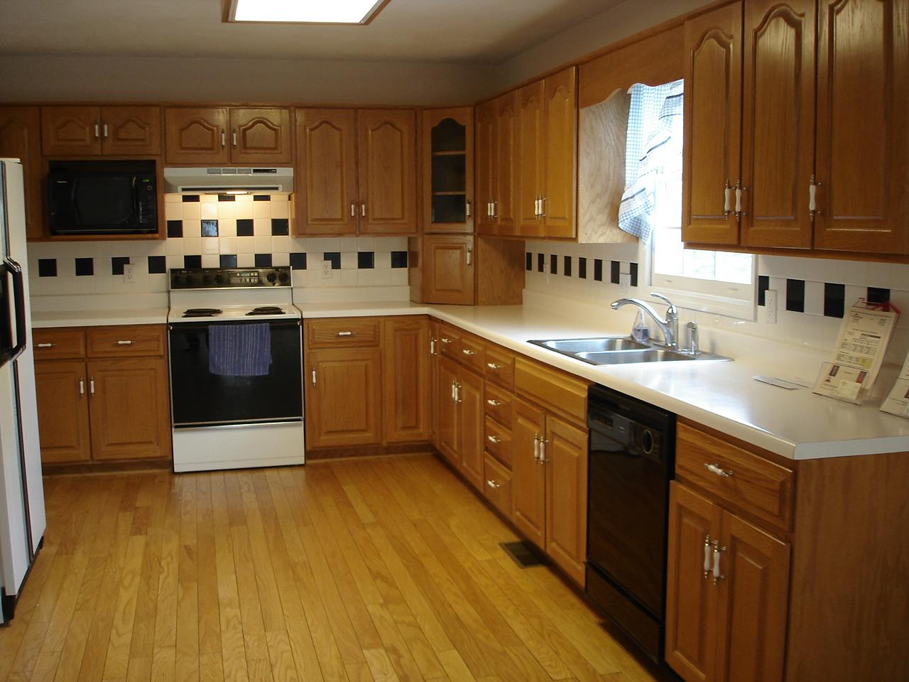 249 McIntosh Road Roanoke, VA 24019 - Photo 6 of 10 KITCHEN 3