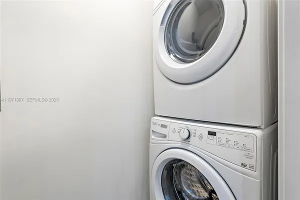 a close up view of a washer and dryer