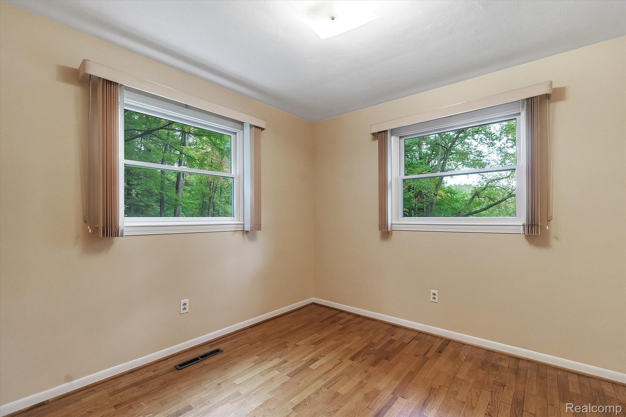 3335 Jewell Road Howell, MI 48843 - Photo 22 of 32 20-3335-Jewell-Rd-Howell-MI-48843-WindowStill-Real-Estate-Photography-16.jpg