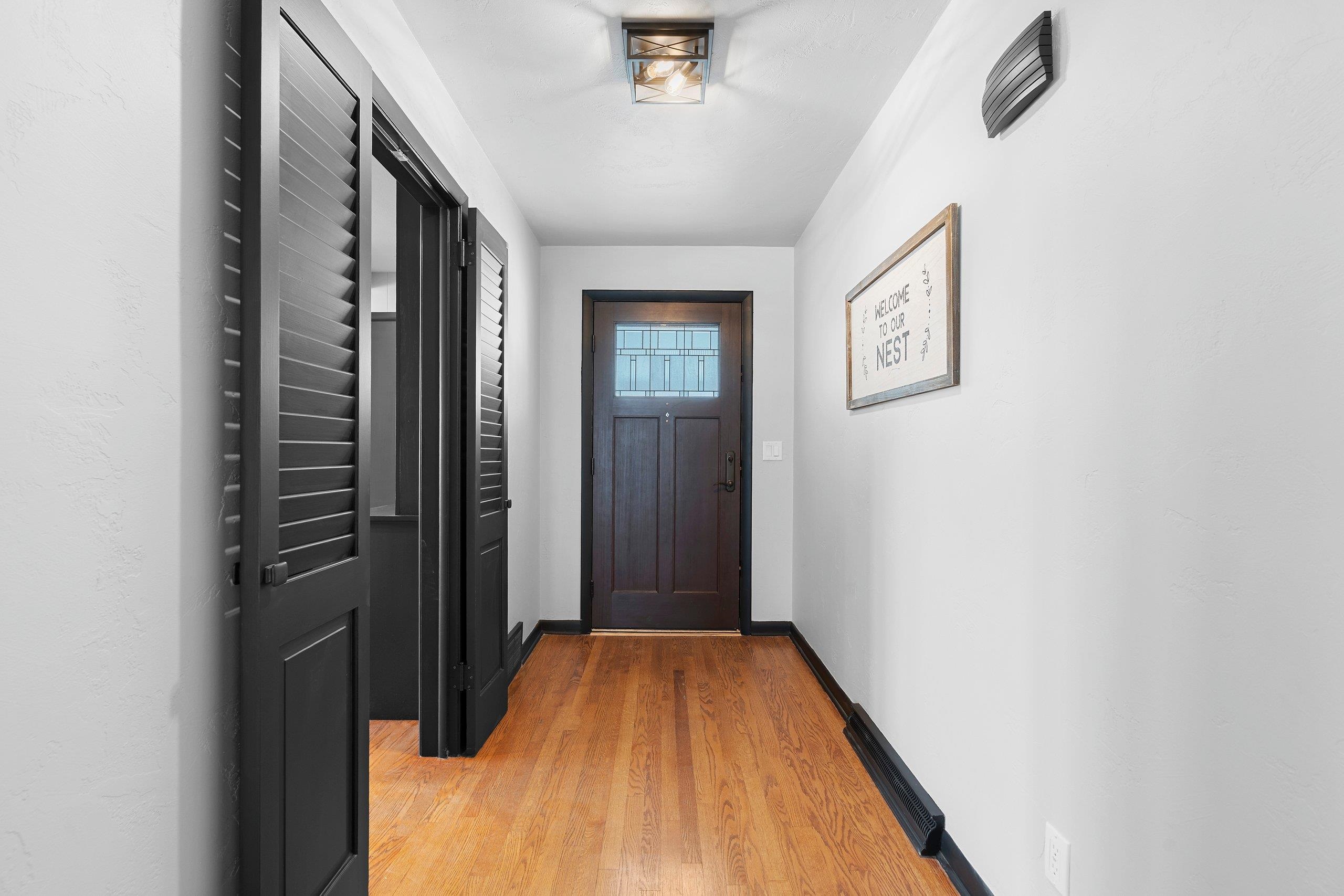 1040 East Moorpark Avenue Appleton, WI 54911 - Photo 3 of 27