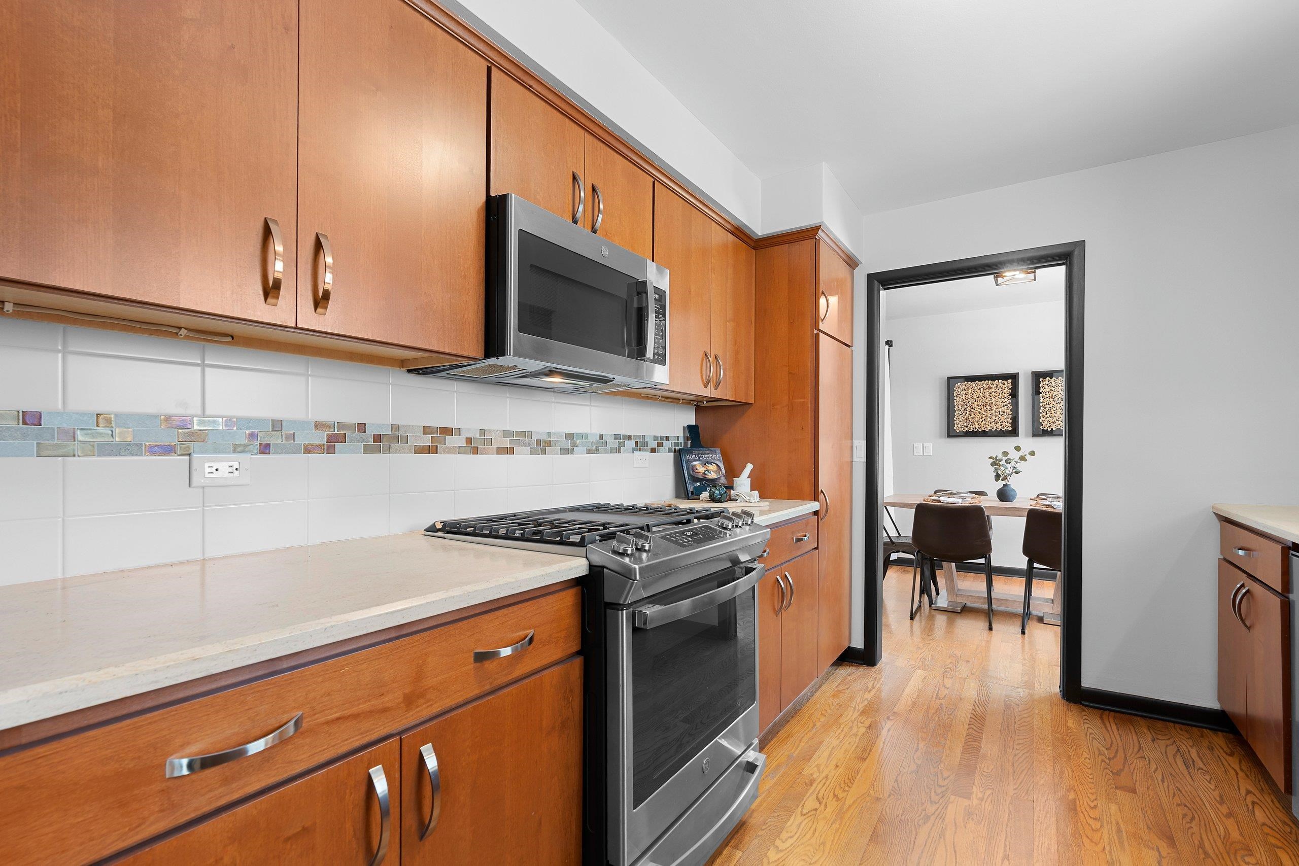 1040 East Moorpark Avenue Appleton, WI 54911 - Photo 7 of 27