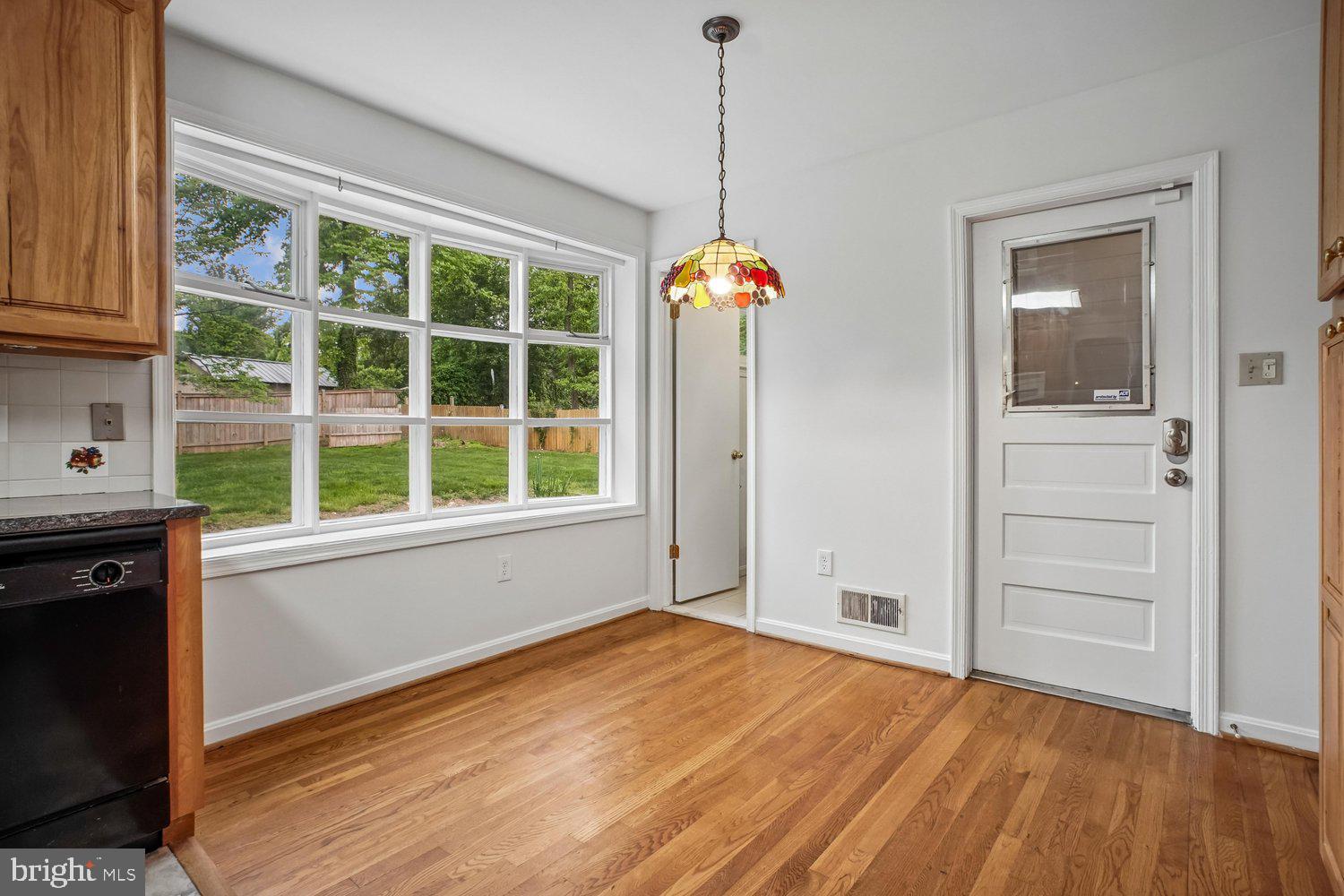 8933 Burke Lake Road Springfield, VA 22151 - Photo 20 of 47 Beautiful Bay Window in Eat in Kitchen