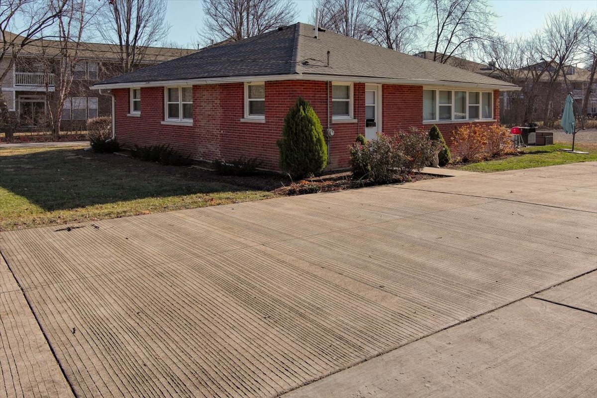 33W109 Butterfield Road Aurora, IL 60502 - Photo 7 of 9 Gallery Image 7