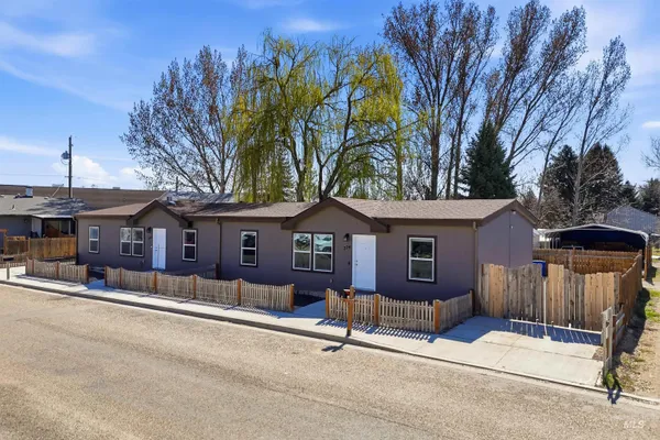 $600,000 | 352 & 374 E E Idaho Street, Middleton, ID 83644