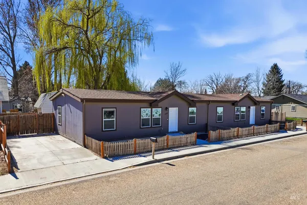 $600,000 | 352 & 374 E E Idaho Street, Middleton, ID 83644