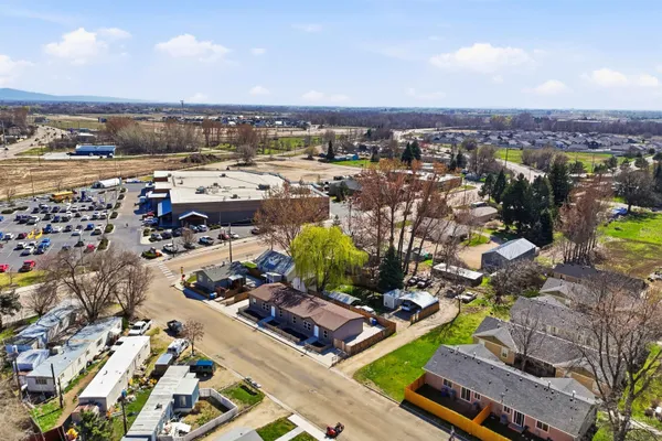 $600,000 | 352 & 374 E E Idaho Street, Middleton, ID 83644