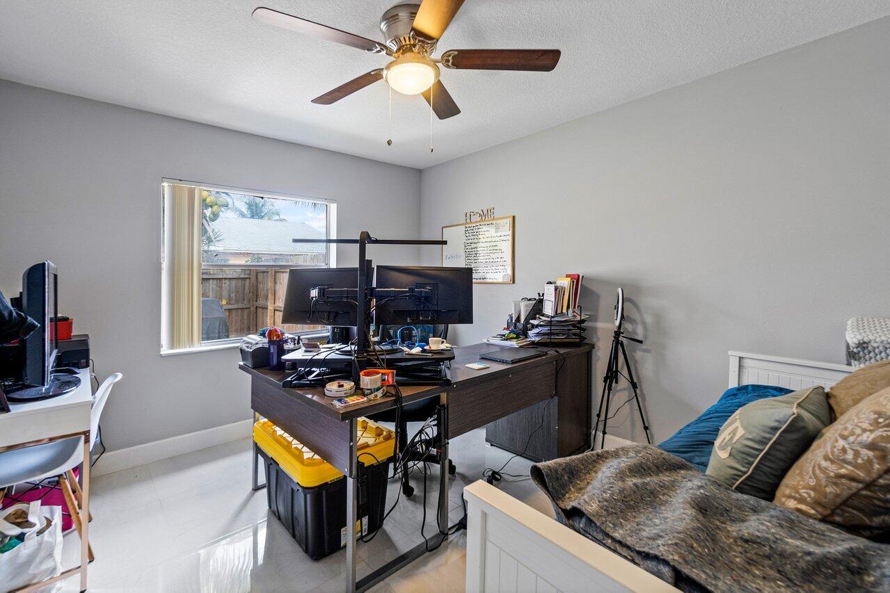 6137 Westfall Road Lake Worth, FL 33463 - Photo 11 of 27 012-6137WestfallRoad-LakeWorth-FL-33463-