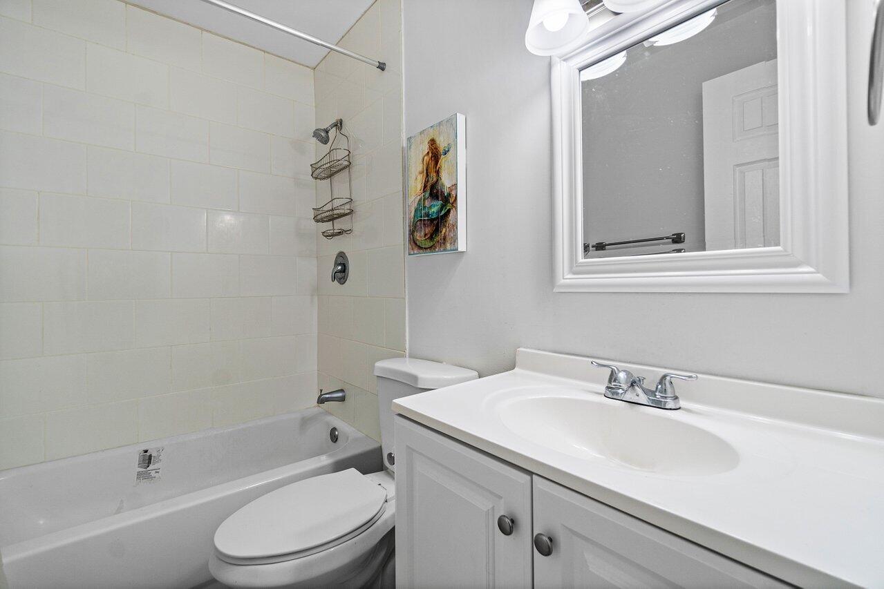 6137 Westfall Road Lake Worth, FL 33463 - Photo 14 of 27 015-6137WestfallRoad-LakeWorth-FL-33463-