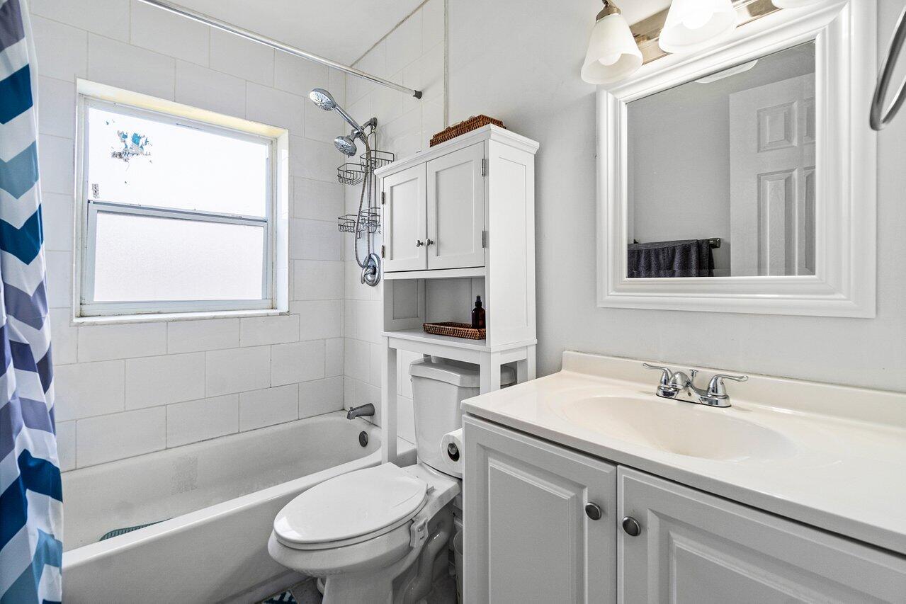 6137 Westfall Road Lake Worth, FL 33463 - Photo 17 of 27 018-6137WestfallRoad-LakeWorth-FL-33463-