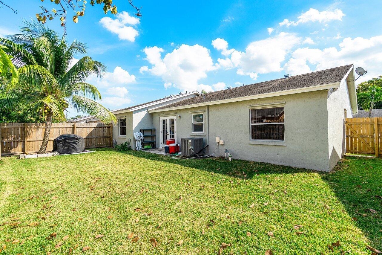 6137 Westfall Road Lake Worth, FL 33463 - Photo 18 of 27 019-6137WestfallRoad-LakeWorth-FL-33463-