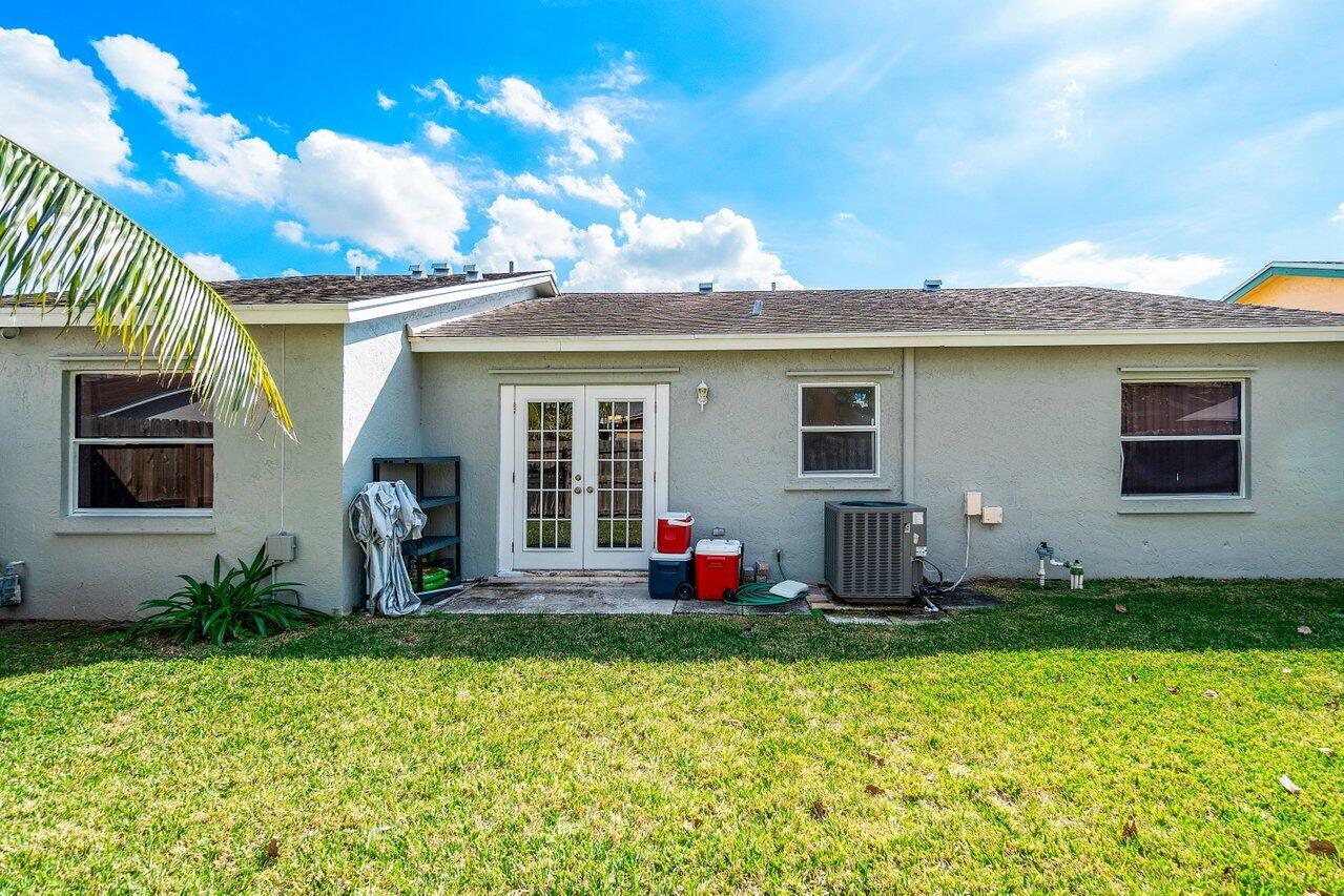 6137 Westfall Road Lake Worth, FL 33463 - Photo 19 of 27 020-6137WestfallRoad-LakeWorth-FL-33463-