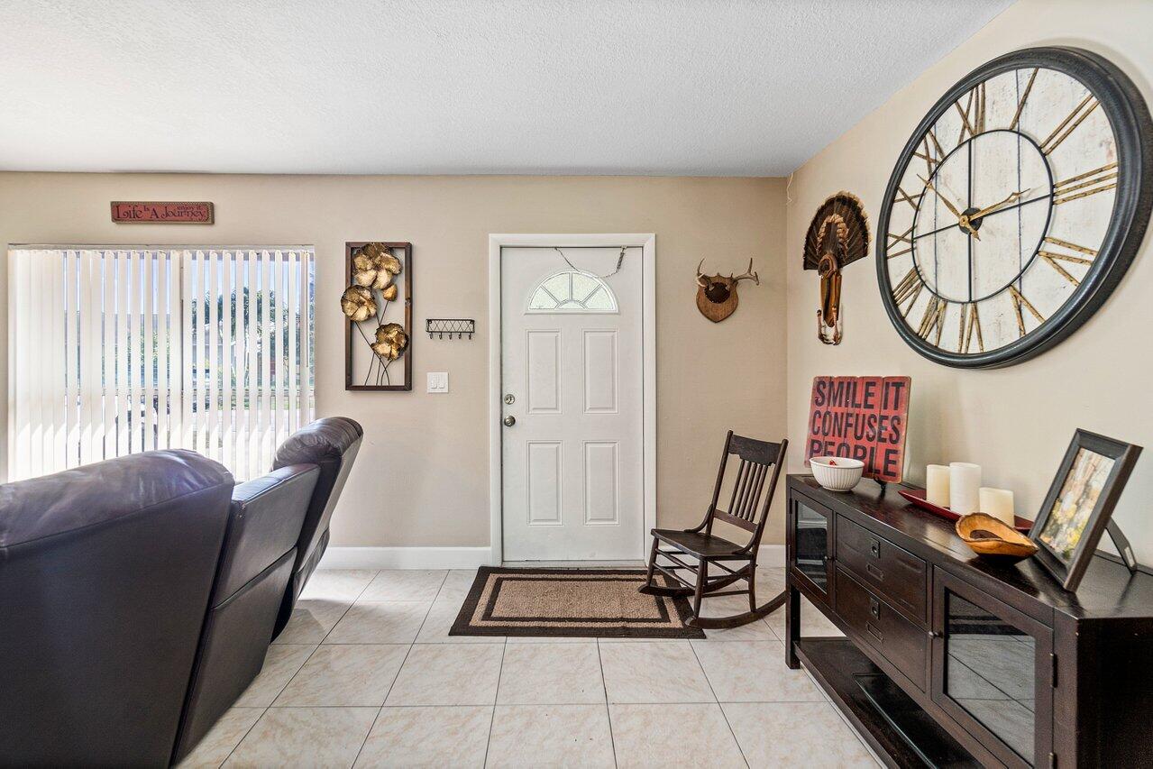 6137 Westfall Road Lake Worth, FL 33463 - Photo 3 of 27 004-6137WestfallRoad-LakeWorth-FL-33463-