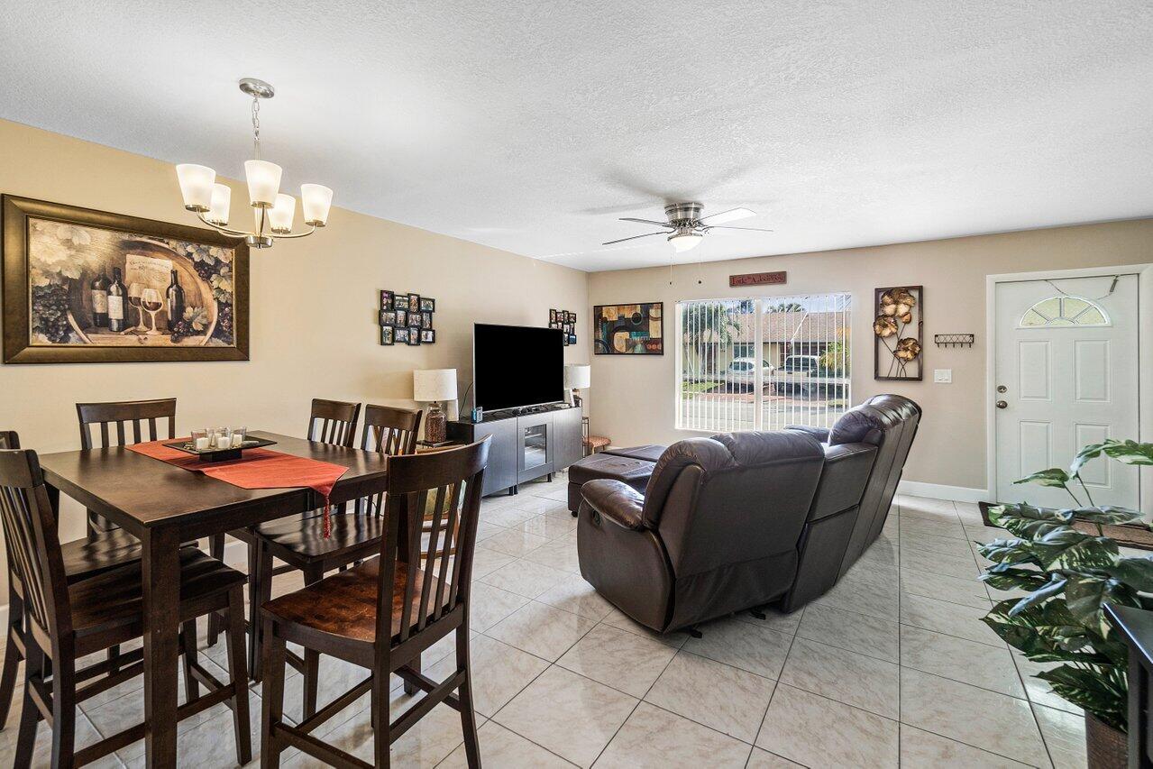 6137 Westfall Road Lake Worth, FL 33463 - Photo 5 of 27 006-6137WestfallRoad-LakeWorth-FL-33463-