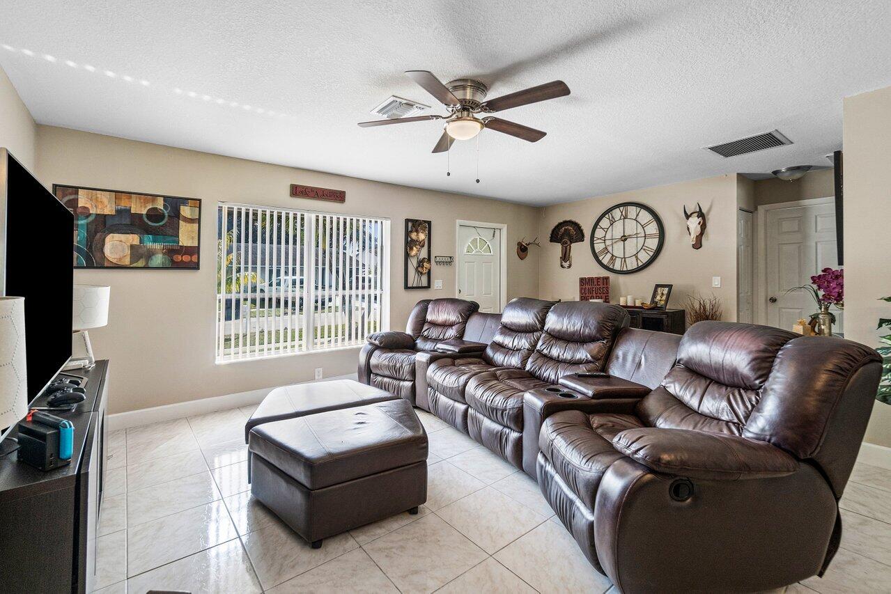 6137 Westfall Road Lake Worth, FL 33463 - Photo 7 of 27 008-6137WestfallRoad-LakeWorth-FL-33463-