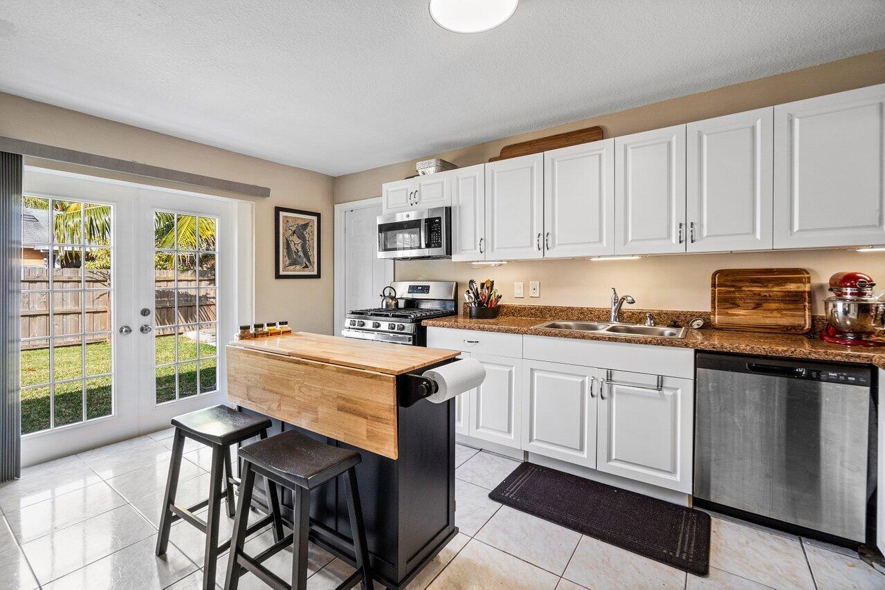 6137 Westfall Road Lake Worth, FL 33463 - Photo 8 of 27 009-6137WestfallRoad-LakeWorth-FL-33463-