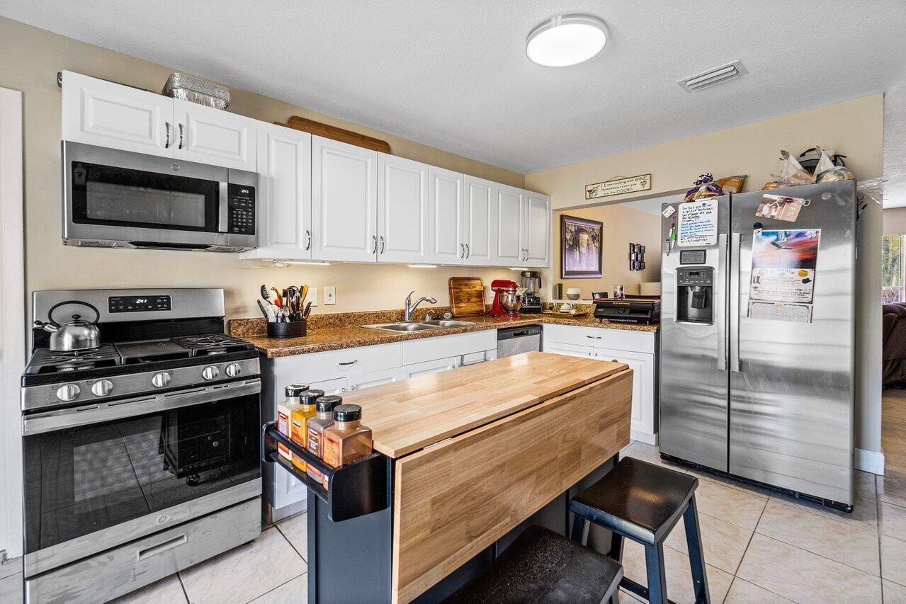 6137 Westfall Road Lake Worth, FL 33463 - Photo 9 of 27 010-6137WestfallRoad-LakeWorth-FL-33463-