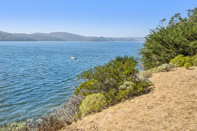 $4,000,000 | 17523 Highway 1, Marshall, CA 94940