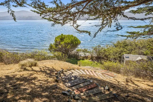 $4,000,000 | 17523 Highway 1, Marshall, CA 94940
