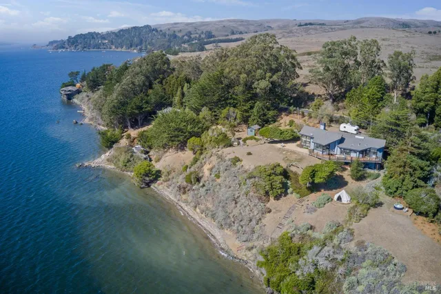$4,000,000 | 17523 Highway 1, Marshall, CA 94940