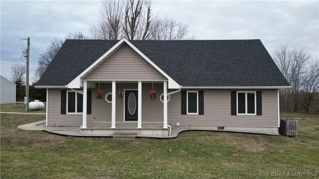 $465,000 | 430 Lewis Drive, Syracuse, MO 65354