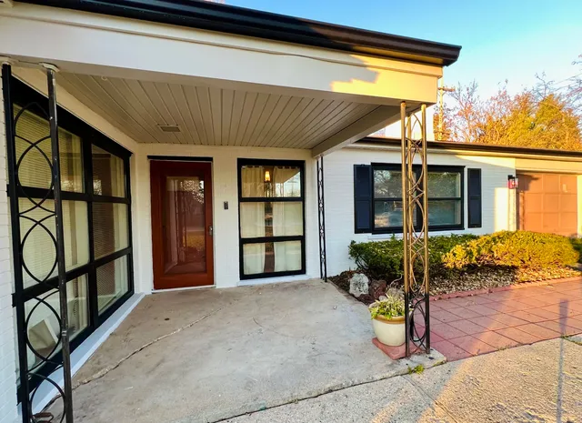 $409,000 | 705 West Fabyan Parkway, Geneva, IL 60134