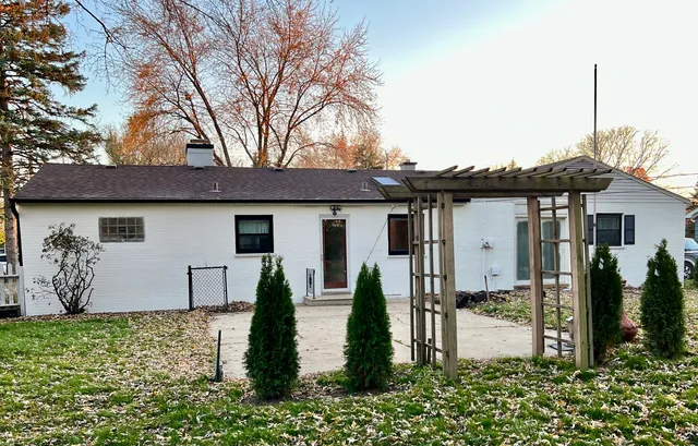 $409,000 | 705 West Fabyan Parkway, Geneva, IL 60134