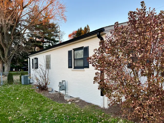 $409,000 | 705 West Fabyan Parkway, Geneva, IL 60134