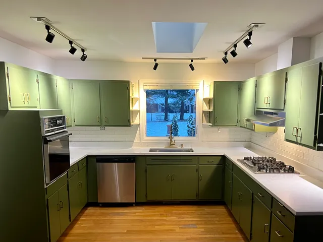 $409,000 | 705 West Fabyan Parkway, Geneva, IL 60134