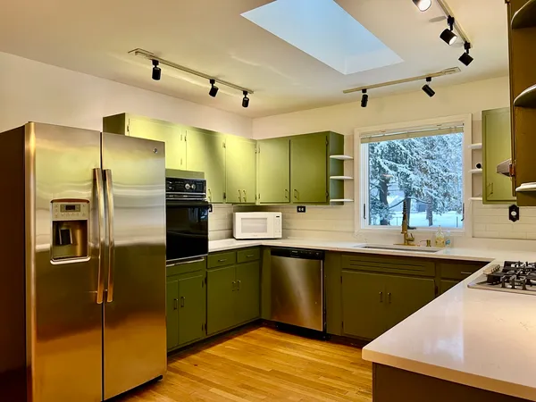 $409,000 | 705 West Fabyan Parkway, Geneva, IL 60134