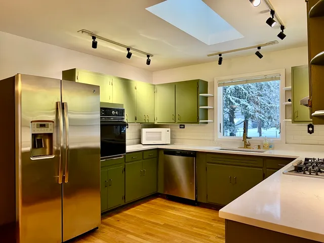 $409,000 | 705 West Fabyan Parkway, Geneva, IL 60134