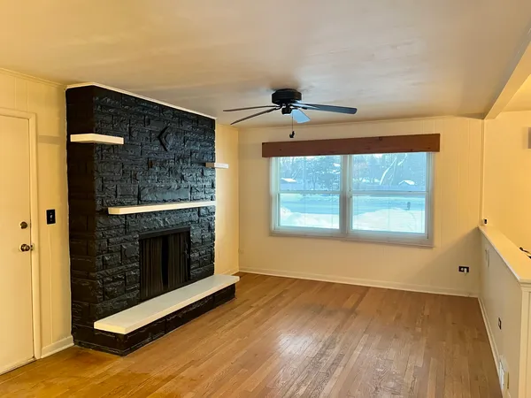 $409,000 | 705 West Fabyan Parkway, Geneva, IL 60134