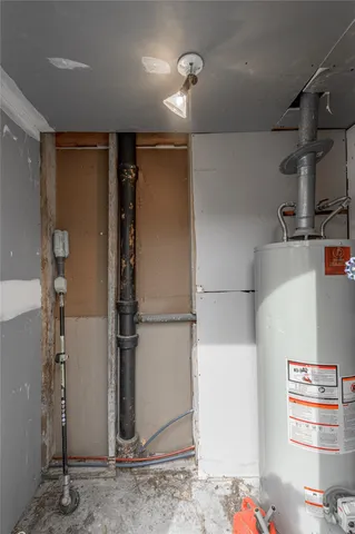 a view of house with backyard