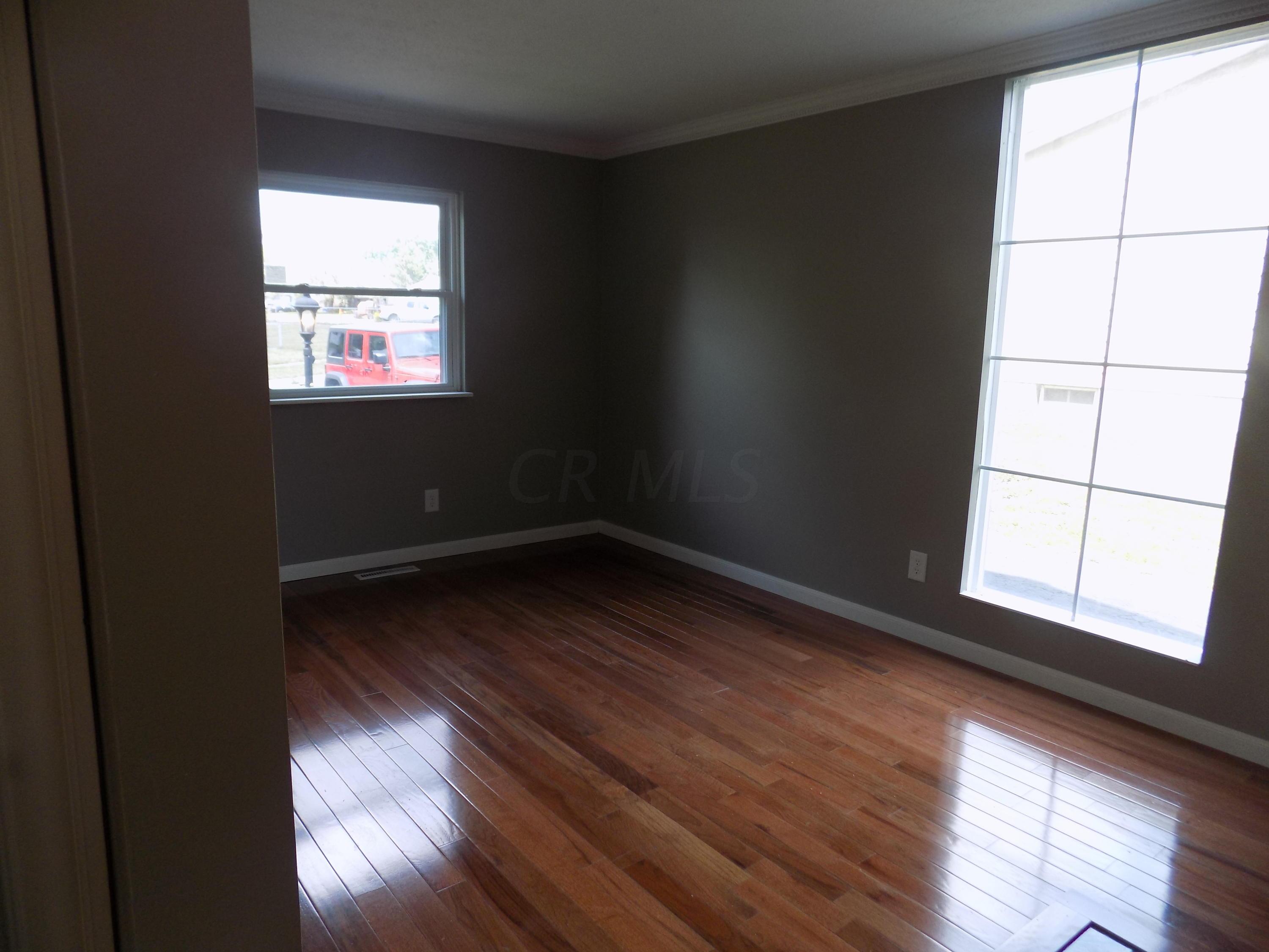 1548 Fall Brook Road Columbus, OH 43223 - Photo 8 of 25 Gallery Image 8