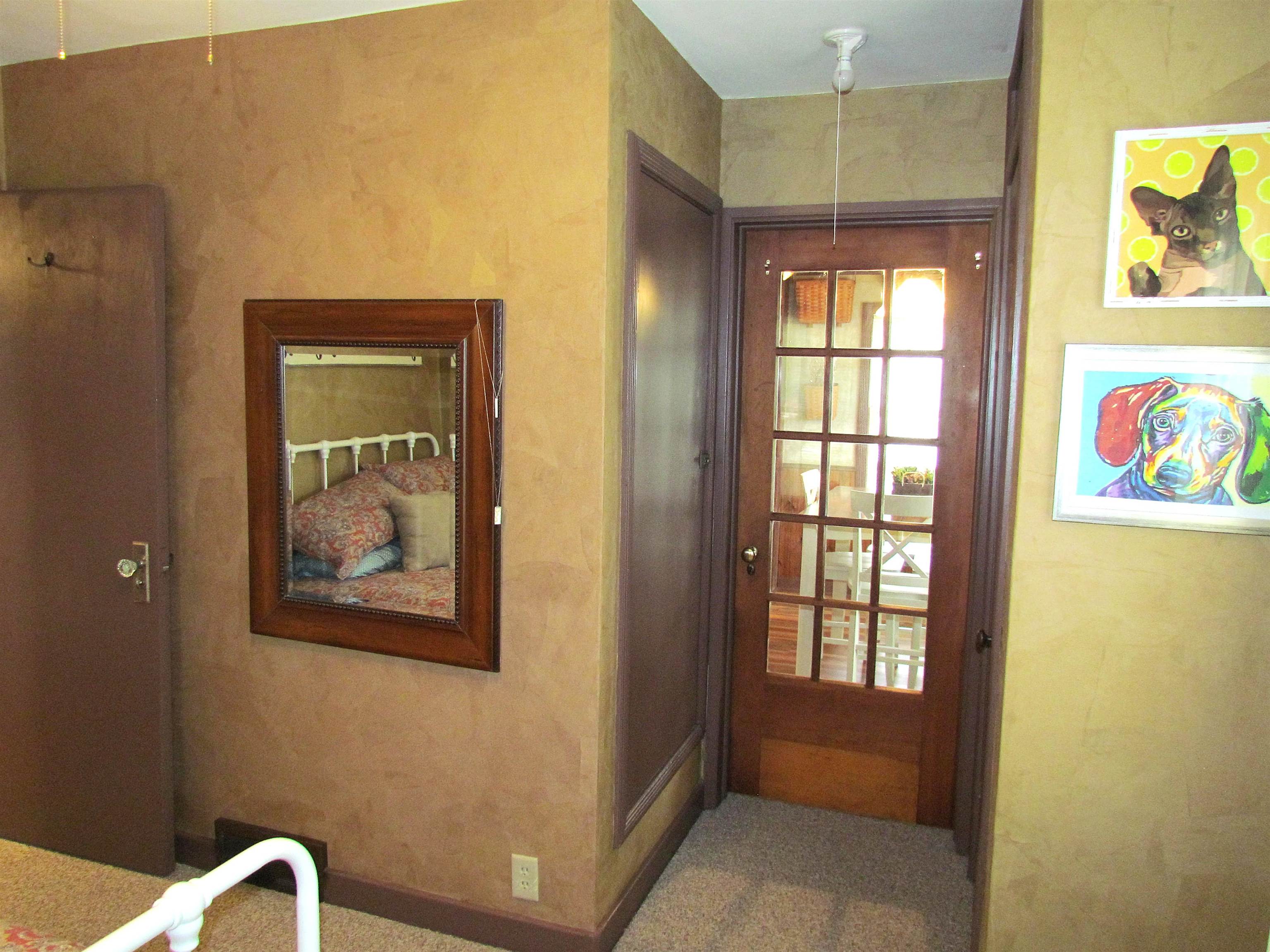 727 Elgin Street Cherry Valley, IL 61016 - Photo 17 of 35 a view of an entryway