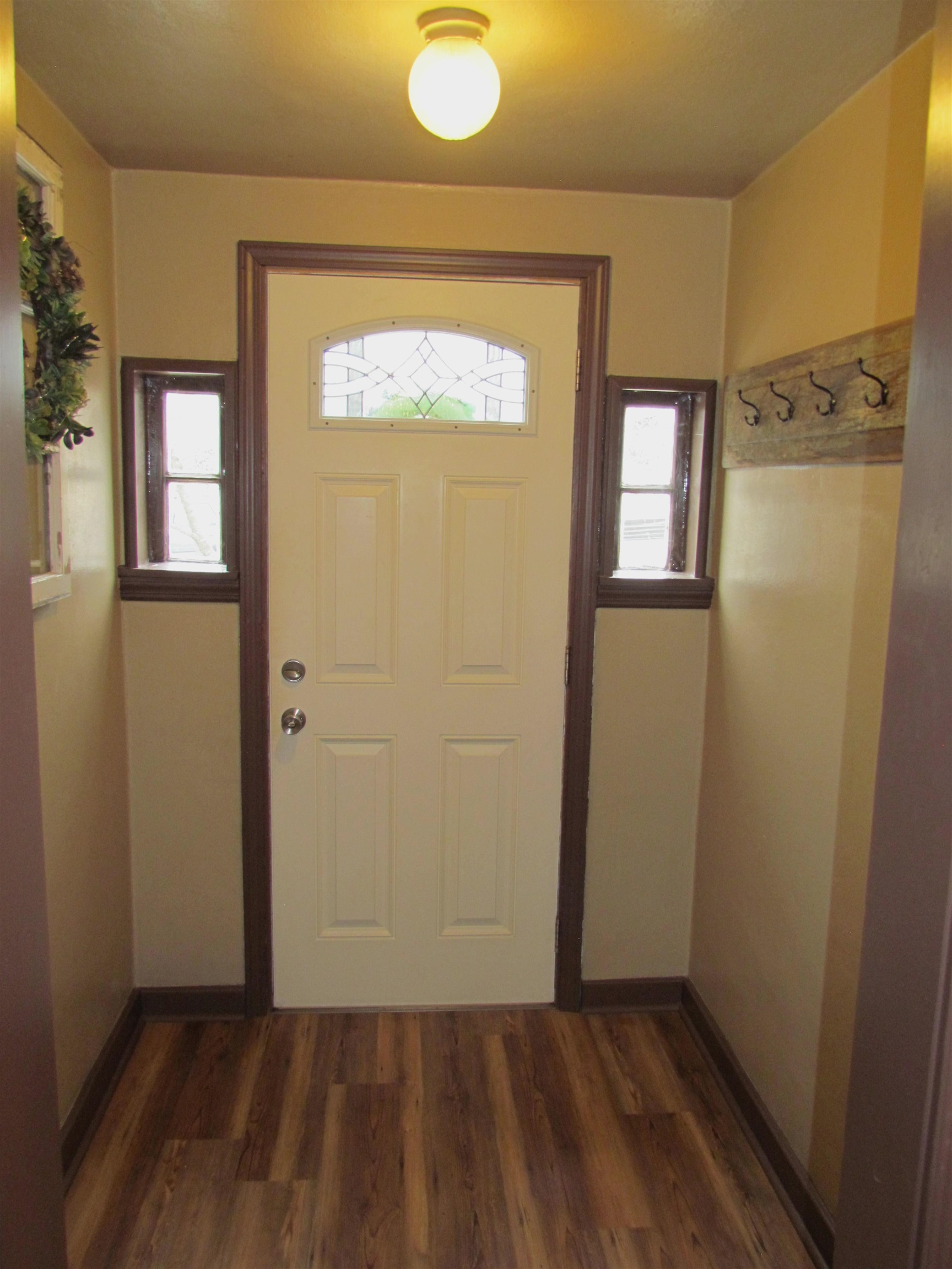 727 Elgin Street Cherry Valley, IL 61016 - Photo 9 of 35 an empty room with windows and closet