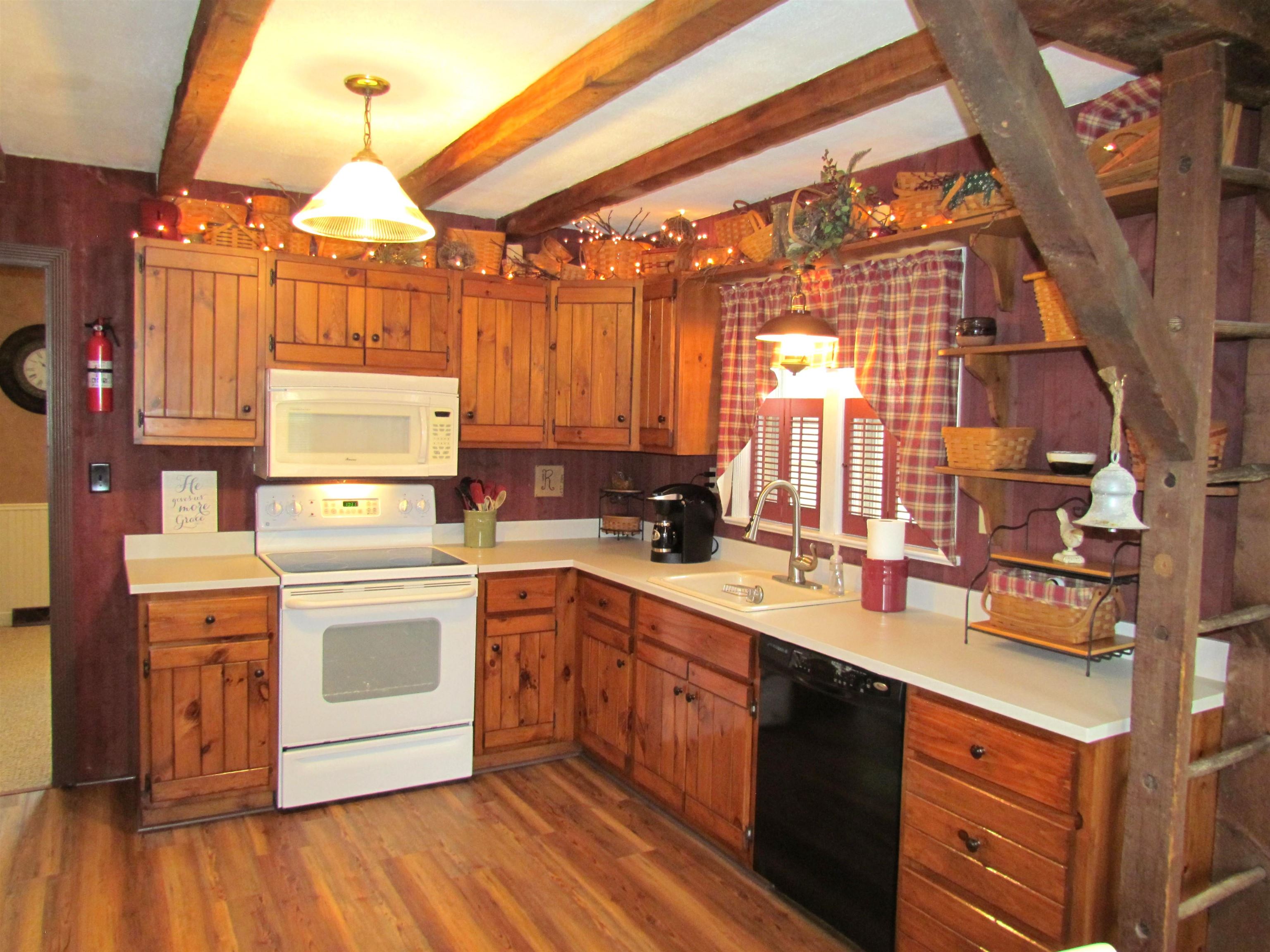 727 Elgin Street Cherry Valley, IL 61016 - Photo 10 of 35 a kitchen that has a lot of cabinets in it
