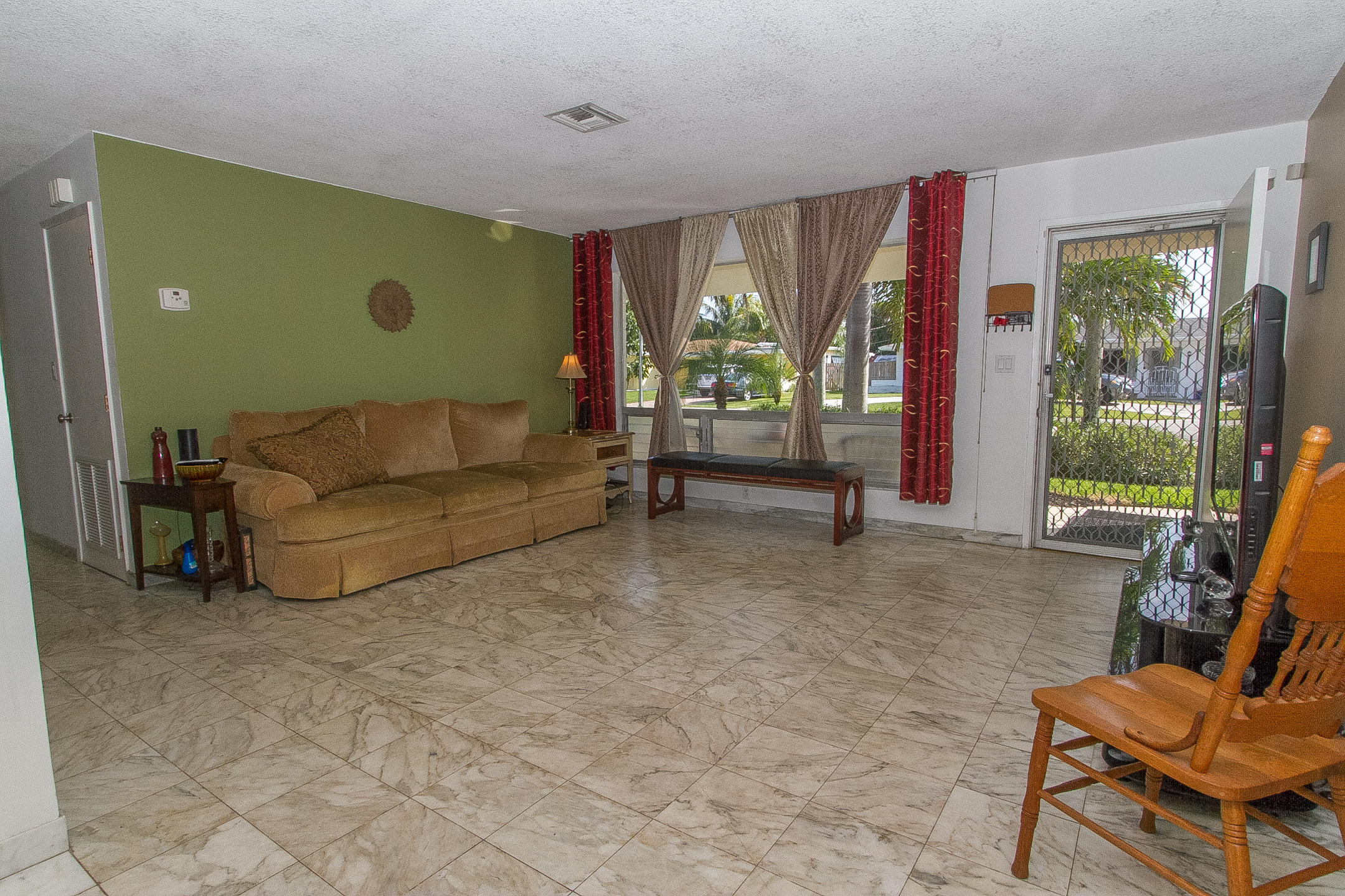 263 Northeast 30th Street Boca Raton, FL 33431 - Photo 4 of 23 East Boca Beauty!-5176