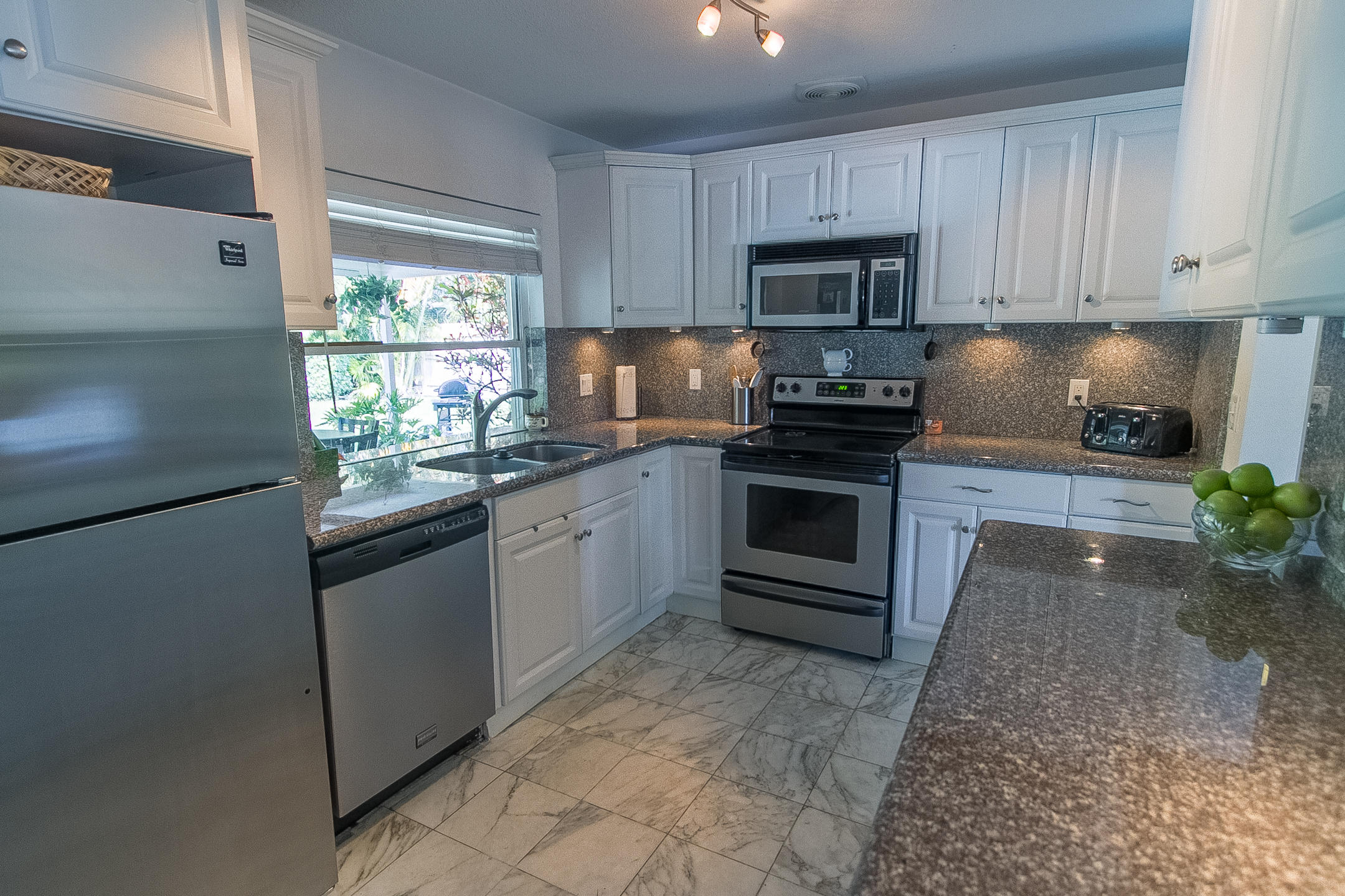 263 Northeast 30th Street Boca Raton, FL 33431 - Photo 6 of 23 East Boca Beauty!--7