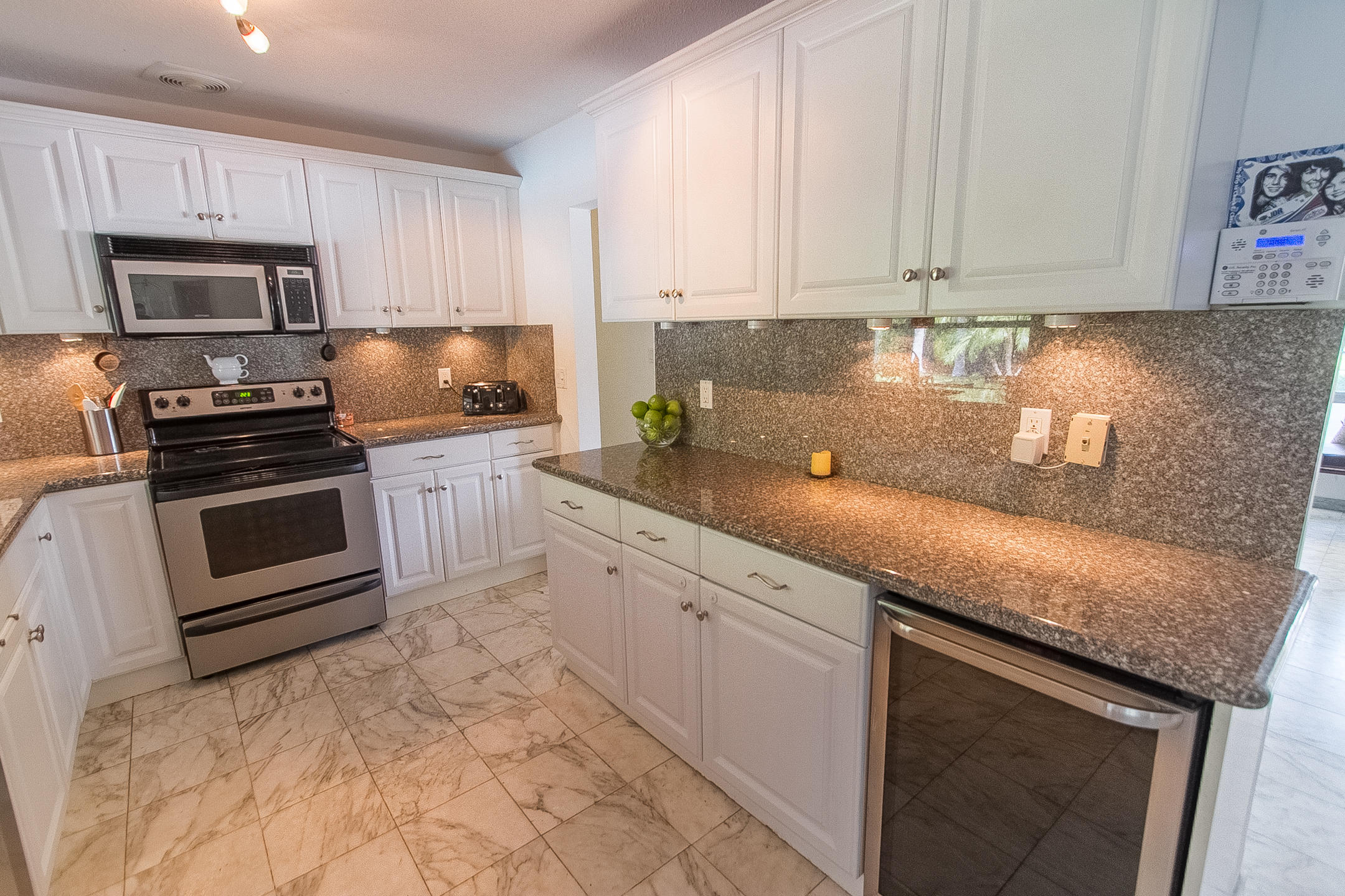 263 Northeast 30th Street Boca Raton, FL 33431 - Photo 7 of 23 East Boca Beauty!--8