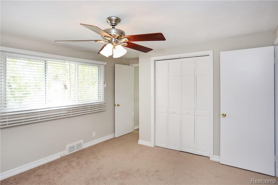 971 Oxford Road Berkley, MI 48072 - Photo 20 of 38 Oxford-19.jpg