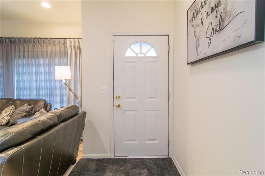 11684 Farmington Road Livonia, MI 48150 - Photo 3 of 35