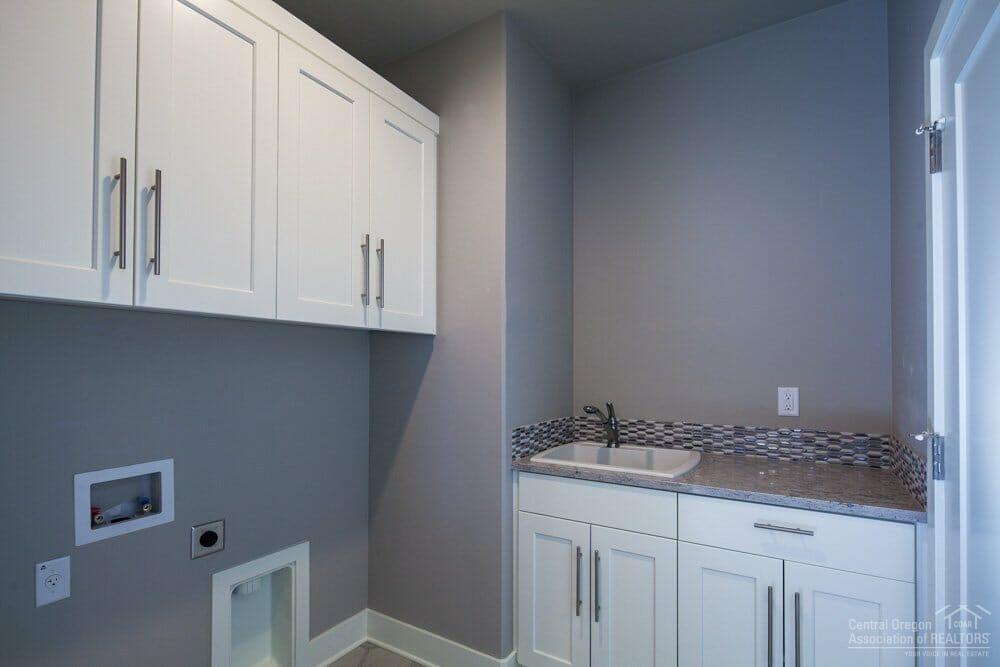 2557 Northwest Rippling River Court Bend, OR 97703 - Photo 6 of 15 Gallery Image 6