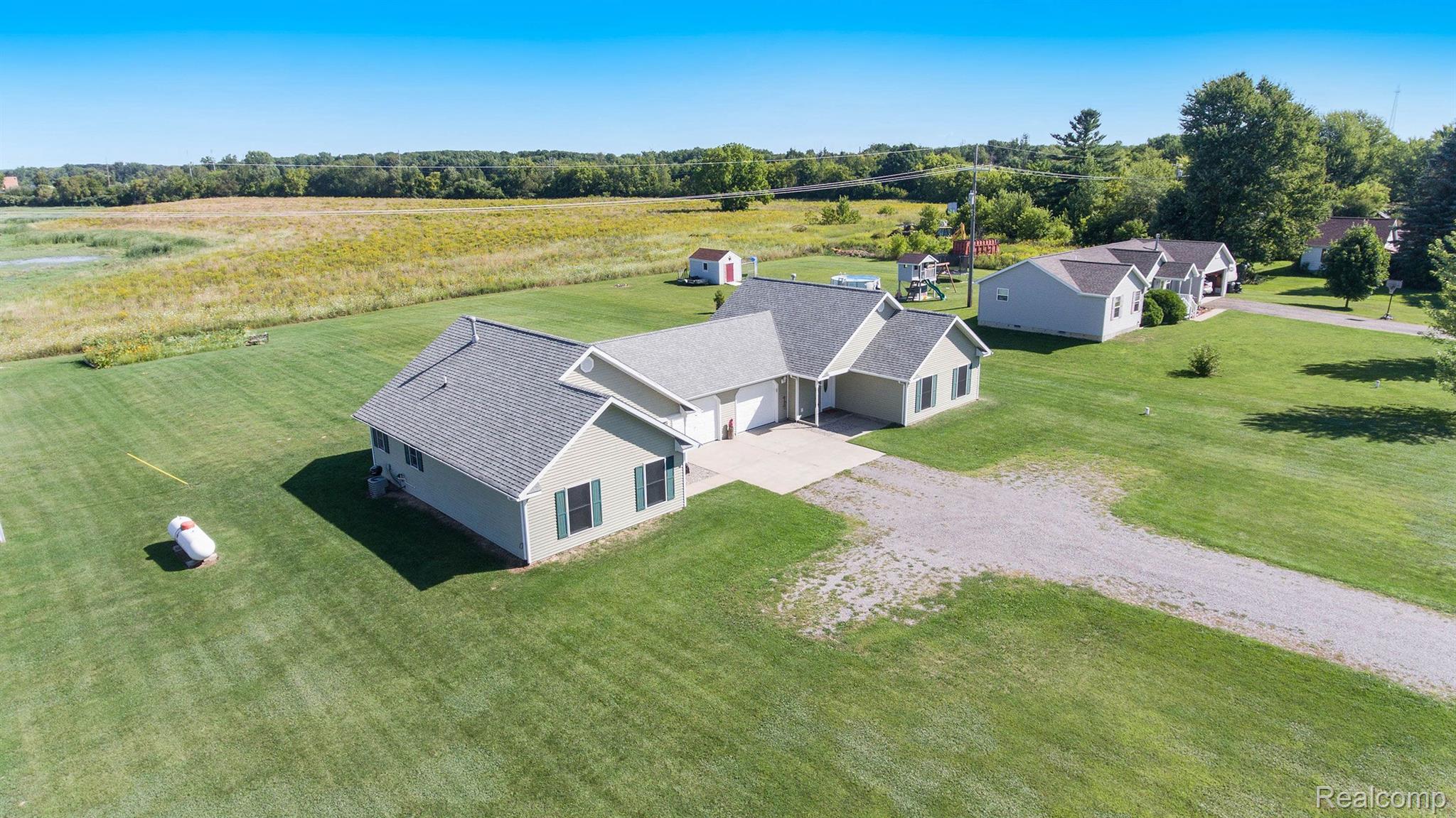 4464 Barnes Road Millington, MI 48746 - Photo 15 of 27 Gallery Image 15
