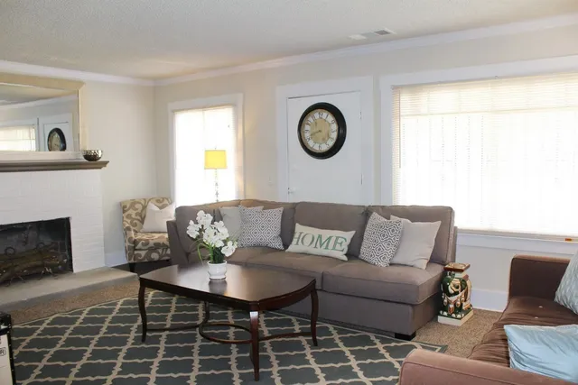 $320,500 | 630 East Dudley Avenue, Fresno, CA 93728